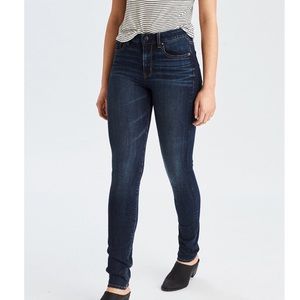 NWOT AE DENIM HIGH-RISE STRAIGHT LEG JEANS
